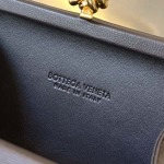 2025年7月7日入荷新作  Bottega Veneta Knot 717622  knotLogo  20x12x5.5   極品/正規品同様/人気/革/バッグ/AJ工場