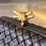 2025年7月7日入荷新作  Bottega Veneta Knot 717622  knotLogo  20x12x5.5   極品/正規品同様/人気/革/バッグ/AJ工場