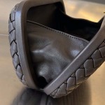 2025年7月7日入荷新作  Bottega Veneta Knot 717622  knotLogo  20x12x5.5   極品/正規品同様/人気/革/バッグ/AJ工場