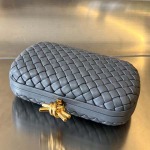 2025年7月7日入荷新作  Bottega Veneta Knot 717622  knotLogo  20x12x5.5   極品/正規品同様/人気/革/バッグ/AJ工場