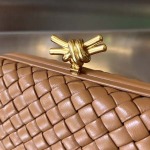 2025年7月7日入荷新作  Bottega Veneta Knot 717622  knotLogo  20x12x5.5   極品/正規品同様/人気/革/バッグ/AJ工場