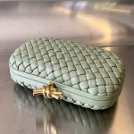 2025年7月7日入荷新作  Bottega Veneta Knot 717622  knotLogo  20x12x5.5   極品/正規品同様/人気/革/バッグ/AJ工場