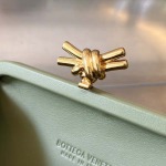 2025年7月7日入荷新作  Bottega Veneta Knot 717622  knotLogo  20x12x5.5   極品/正規品同様/人気/革/バッグ/AJ工場