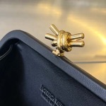 2025年7月7日入荷新作  Bottega Veneta Knot 717622  knotLogo  20x12x5.5   極品/正規品同様/人気/革/バッグ/AJ工場