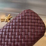 2025年7月7日入荷新作  Bottega Veneta Knot 717622  knotLogo  20x12x5.5   極品/正規品同様/人気/革/バッグ/AJ工場