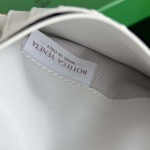 2025年7月7日入荷新作 Bottega Veneta  749940  10  14.5x9.5 極品/正規品同様/人気/革/バッグ/AJ工場