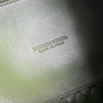 2025年7月7日入荷新作  Bottega Venetaintrecciato  mini   Bottega Veneta  knot   796569 Size21X17X16.5cm  極品/正規品同様/人気/革/バッグ/AJ工場