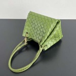 2025年7月7日入荷新作  Bottega Venetaintrecciato  mini   Bottega Veneta  knot   796569 Size21X17X16.5cm  極品/正規品同様/人気/革/バッグ/AJ工場