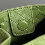 2025年7月7日入荷新作  Bottega Venetaintrecciato  mini   Bottega Veneta  knot   796569 Size21X17X16.5cm  極品/正規品同様/人気/革/バッグ/AJ工場