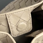 2025年7月7日入荷新作  Bottega Venetaintrecciato  mini   Bottega Veneta  knot   796569 Size21X17X16.5cm  極品/正規品同様/人気/革/バッグ/AJ工場