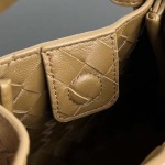 2025年7月7日入荷新作  Bottega Venetaintrecciato  mini   Bottega Veneta  knot   796569 Size21X17X16.5cm  極品/正規品同様/人気/革/バッグ/AJ工場