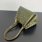 2025年7月7日入荷新作  Bottega Venetaintrecciato  mini   Bottega Veneta  knot   796569 Size21X17X16.5cm  極品/正規品同様/人気/革/バッグ/AJ工場