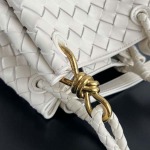 2025年7月7日入荷新作  Bottega Venetaintrecciato  mini   Bottega Veneta  knot   796569 Size21X17X16.5cm  極品/正規品同様/人気/革/バッグ/AJ工場