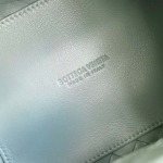 2025年7月7日入荷新作  Bottega Venetaintrecciato  mini   Bottega Veneta  knot   796569 Size21X17X16.5cm  極品/正規品同様/人気/革/バッグ/AJ工場