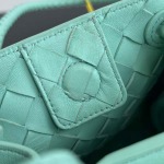 2025年7月7日入荷新作  Bottega Venetaintrecciato  mini   Bottega Veneta  knot   796569 Size21X17X16.5cm  極品/正規品同様/人気/革/バッグ/AJ工場