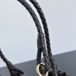 2025年7月7日入荷新作  Bottega Venetaintrecciato  mini   Bottega Veneta  knot   796569 Size21X17X16.5cm  極品/正規品同様/人気/革/バッグ/AJ工場