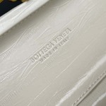 2025年7月7日入荷新作 Bottega Veneta 新作    (717622 25cm)   SIZE:25x10x5 極品/正規品同様/人気/革/バッグ/AJ工場