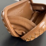 2025年7月7日入荷新作 Bottega Veneta 新作    (717622 25cm)   SIZE:25x10x5 極品/正規品同様/人気/革/バッグ/AJ工場