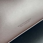 2025年7月7日入荷新作Bv  807068     SIZE:  8.2*  7.2* * 3 極品/正規品同様/人気/革/バッグ/AJ工場