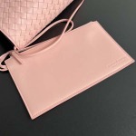 2025年7月7日入荷新作 Bottega Veneta 新作 小号Ciao Ciao 835835     SIZE:26x19x10.5 極品/正規品同様/人気/革/バッグ/AJ工場