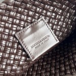 2025年7月7日入荷新作 Bottega Veneta 新作 Tosca 777680  Tosca    SIZE:17*19.5*1cm極品/正規品同様/人気/革/バッグ/AJ工場