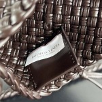 2025年7月7日入荷新作 Bottega Veneta 新作 Tosca 777680  Tosca    SIZE:17*19.5*1cm極品/正規品同様/人気/革/バッグ/AJ工場