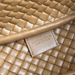 2025年7月7日入荷新作 Bottega Veneta 新作    805739     SIZE:23*11*8 極品/正規品同様/人気/革/バッグ/AJ工場