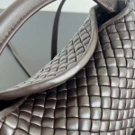 2025年7月7日入荷新作 Bottega Veneta 新作    805739     SIZE:23*11*8 極品/正規品同様/人気/革/バッグ/AJ工場