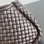 2025年7月7日入荷新作 Bottega Veneta 新作    805739     SIZE:23*11*8 極品/正規品同様/人気/革/バッグ/AJ工場
