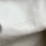 2025年7月7日入荷新作 Bottega Veneta 新作Lauren 1980    785807     SIZE:31.5x16.5x11 極品/正規品同様/人気/革/バッグ/AJ工場