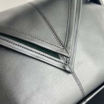 2025年7月7日入荷新作 Bottega Veneta新作 Sawyer   815807      SIZE:25*17*12極品/正規品同様/人気/革/バッグ/AJ工場