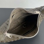 2025年7月7日入荷新作 Bottega Veneta新作 Traveller Hobo  815748     SIZE:35x29.5x8.5  極品/正規品同様/人気/革/バッグ/AJ工場