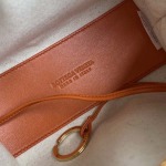 2025年7月7日入荷新作 Bottega Veneta新作 Loop  829212  SIZE:19x12x9 極品/正規品同様/人気/革/バッグ/AJ工場