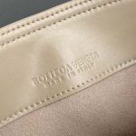 2025年7月7日入荷新作 Bottega Veneta 25早春新作Liberta    815244       SIZE:22x18x15 極品/正規品同様/人気/革/バッグ/AJ工場