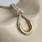 2025年7月7日入荷新作 Bottega Veneta 25早春新作Liberta    806038      SIZE:30x18x18 極品/正規品同様/人気/革/バッグ/AJ工場