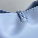 2025年7月7日入荷新作 Bottega Veneta 25早春新作Liberta    806038      SIZE:30x18x18 極品/正規品同様/人気/革/バッグ/AJ工場