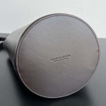 2025年7月7日入荷新作 Bottega Veneta 25早春新作Liberta    806038      SIZE:30x18x18 極品/正規品同様/人気/革/バッグ/AJ工場