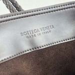 2025年7月7日入荷新作 Bottega Veneta 25早春新作Liberta    806038      SIZE:30x18x18 極品/正規品同様/人気/革/バッグ/AJ工場