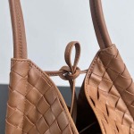 2025年7月8日入荷新作#Bottega Veneta   2023  740898    hin30x26x2CM極品/正規品同様/人気/革/バッグ/AJ工場