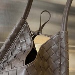 2025年7月8日入荷新作#Bottega Veneta   2023  740898    hin30x26x2CM極品/正規品同様/人気/革/バッグ/AJ工場