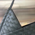 2025年7月8日入荷新作#Bottega Veneta   2023  740898    hin30x26x2CM極品/正規品同様/人気/革/バッグ/AJ工場