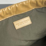 2025年7月8日入荷新作#Bottega Veneta     Dustbag 796728   32x23 極品/正規品同様/人気/革/バッグ/AJ工場