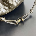 2025年7月8日入荷新作#Bottega Veneta     Dustbag 796728   32x23 極品/正規品同様/人気/革/バッグ/AJ工場