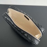 2025年7月8日入荷新作B 24 765804Intrecciato     logo     17*26*5cm 極品/正規品同様/人気/革/バッグ/AJ工場