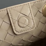 2025年7月9日入荷新作#Bottega Veneta  817175  Size21X17X16.5cm 極品/正規品同様/人気/革/バッグ/AJ工場