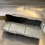 2025年7月9日入荷新作#Bottega Veneta  CASSETTE  Urban leather  size23x15極品/正規品同様/人気/革/バッグ/AJ工場