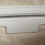 2025年7月9日入荷新作#Bottega Veneta  Loop755774 23x16 極品/正規品同様/人気/革/バッグ/AJ工場