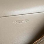 2025年7月9日入荷新作#Bottega Veneta  Vanity Case 789109 22x12.5x5 極品/正規品同様/人気/革/バッグ/AJ工場