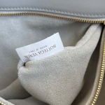 2025年7月9日入荷新作#Bottega Veneta 806034 Medium Liberta  &  Size35*23*6cm  極品/正規品同様/人気/革/バッグ/AJ工場