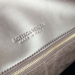 2025年7月9日入荷新作#Bottega Veneta 806034 Medium Liberta  &  Size35*23*6cm  極品/正規品同様/人気/革/バッグ/AJ工場